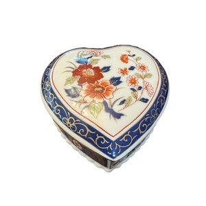 Vintage Knobler Japan Heart Trinket Box Gold Trim
Flowers Floral